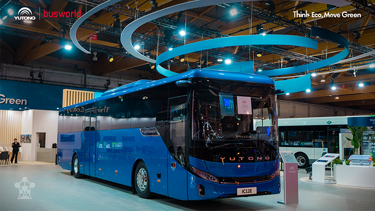 Yutong lancia la tecnologia EV a lunga durata al Busworld Europe 2025 e si aggiudica sette importanti premi