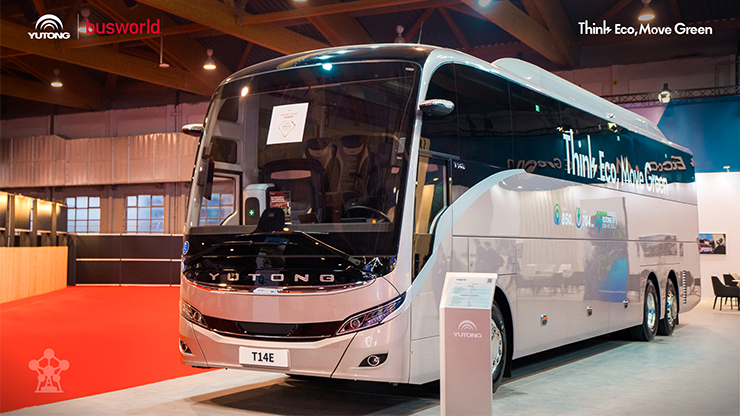 Yutong lancia la tecnologia EV a lunga durata al Busworld Europe 2025 e si aggiudica sette importanti premi