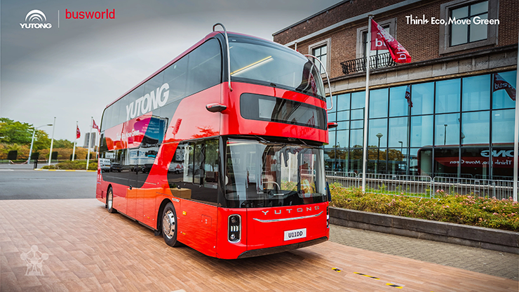 Yutong lancia la tecnologia EV a lunga durata al Busworld Europe 2025 e si aggiudica sette importanti premi