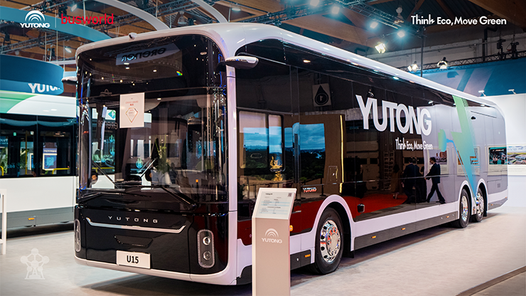 Yutong lancia la tecnologia EV a lunga durata al Busworld Europe 2025 e si aggiudica sette importanti premi