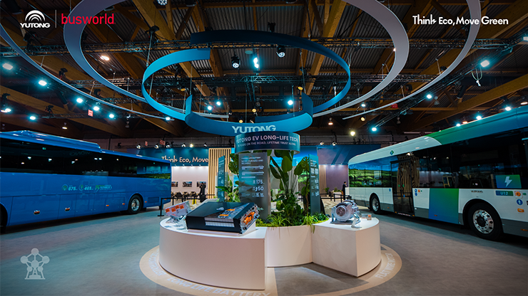 Yutong lancia la tecnologia EV a lunga durata al Busworld Europe 2025 e si aggiudica sette importanti premi