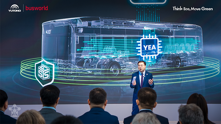 Yutong lancia la tecnologia EV a lunga durata al Busworld Europe 2025 e si aggiudica sette importanti premi