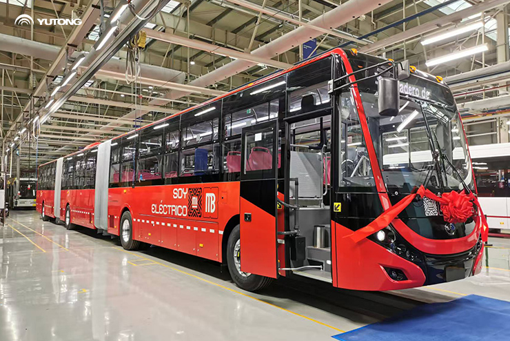 Il primo autobus elettrico articolato doppio da 26 metri al mondo esce dalla linea di produzione