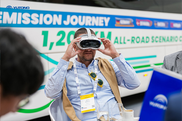 Yutong presenta la nuova generazione di autobus interurbani elettrici a batteria IC12E al UITP Summit di Amburgo 2025, mettendo in mostra linnovazione nellelettrificazione