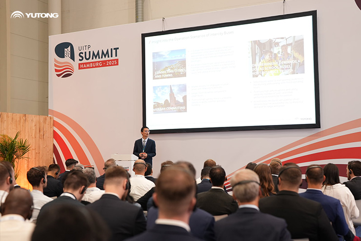 Yutong presenta la nuova generazione di autobus interurbani elettrici a batteria IC12E al UITP Summit di Amburgo 2025, mettendo in mostra linnovazione nellelettrificazione