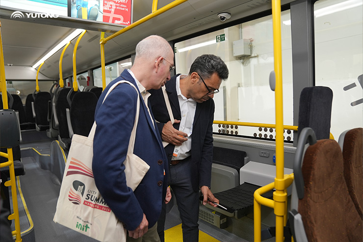 Yutong presenta la nuova generazione di autobus interurbani elettrici a batteria IC12E al UITP Summit di Amburgo 2025, mettendo in mostra linnovazione nellelettrificazione