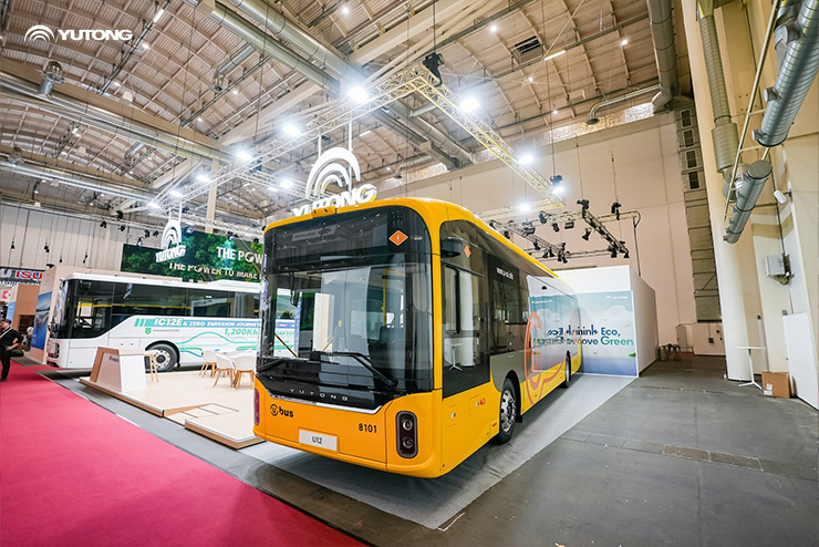 Yutong presenta la nuova generazione di autobus interurbani elettrici a batteria IC12E al UITP Summit di Amburgo 2025, mettendo in mostra linnovazione nellelettrificazione