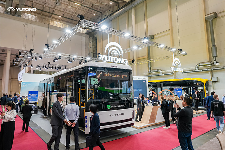Yutong presenta la nuova generazione di autobus interurbani elettrici a batteria IC12E al UITP Summit di Amburgo 2025, mettendo in mostra linnovazione nellelettrificazione