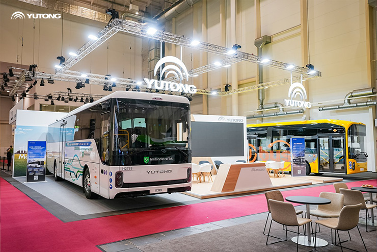 Yutong presenta la nuova generazione di autobus interurbani elettrici a batteria IC12E al UITP Summit di Amburgo 2025, mettendo in mostra linnovazione nellelettrificazione