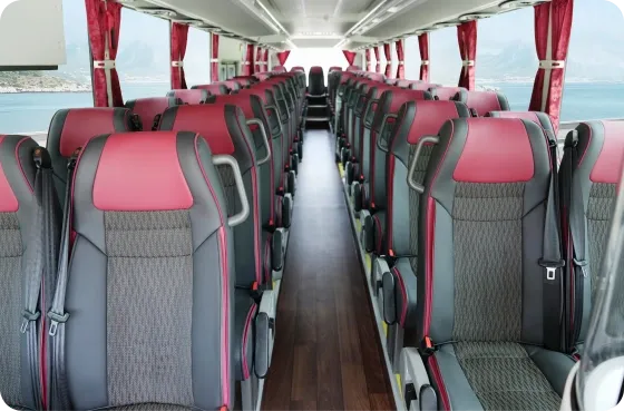 Lo spazio interno coniuga estetica e qualità. Ampi portabagagli per un accesso più agevole ai bagagli