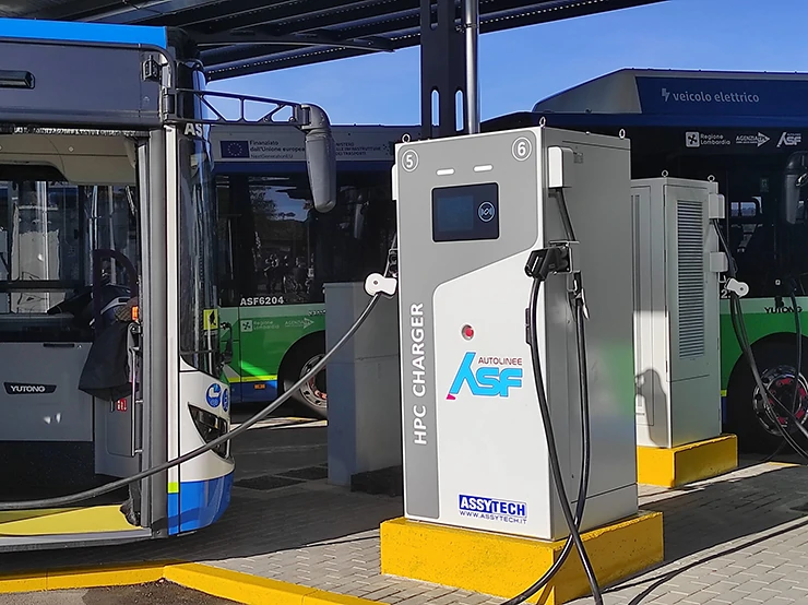 Un nuovo lotto di autobus elettrici Yutong è arrivato a Como, Italia, segnando un nuovo capitolo nellespansione dellazienda sul mercato europeo