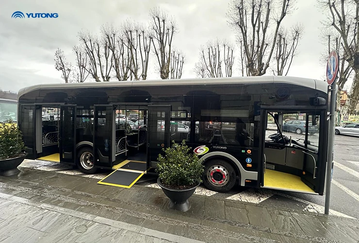 Progredendo verso la sostenibilità, Yutong U12 risplende nuovamente a Savona, Italia